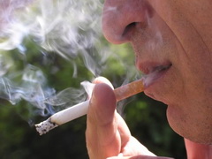 Wiek wpływa na motywację osób rzucających palenie